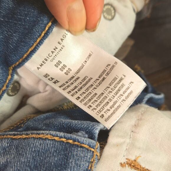 American Eagle Women's High rise shortie size 000- distressed jeans shorts - Picture 4 of 5